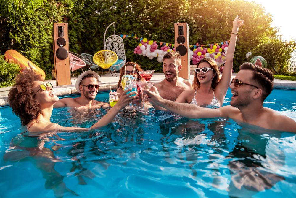 Piscine avec terrasse à Montreuil