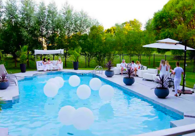 Grande piscine en périphérie